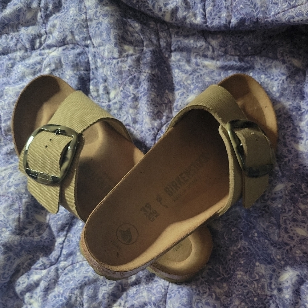 Birkenstock Tan Sandals with Contoured Footbed NWOT